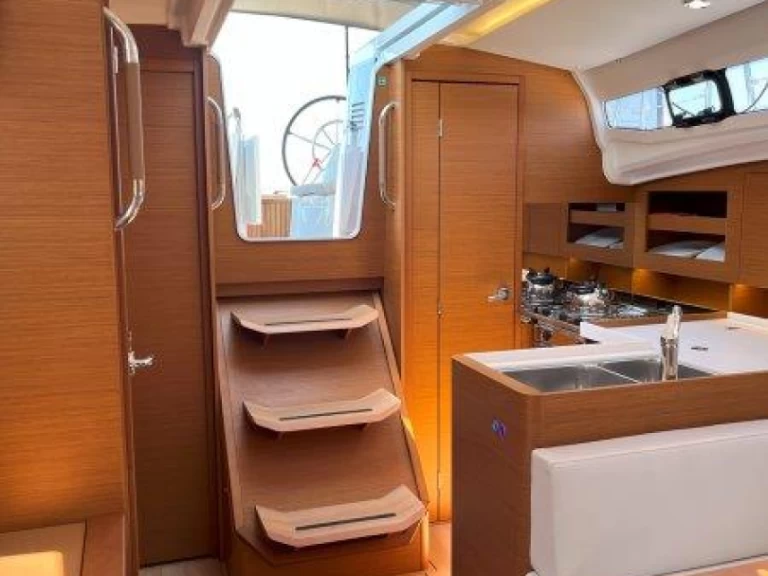 Wynajem Żaglowiec w Lavrio - Jeanneau Sun Odyssey 380