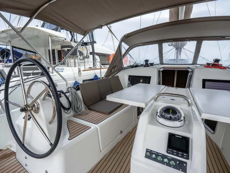 Wynajmij Żaglowiec z lub bez skippera Jeanneau w Lavrio