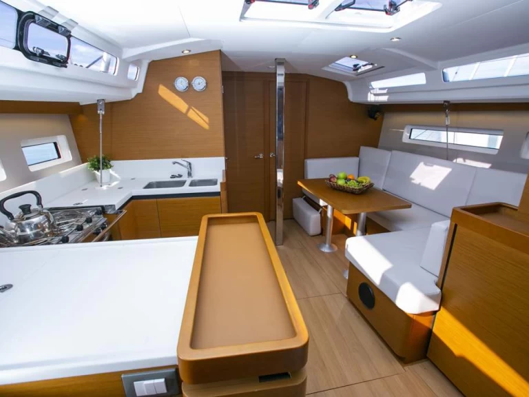 Wynajem Żaglowiec w Neo Klima - Jeanneau Sun Odyssey 440