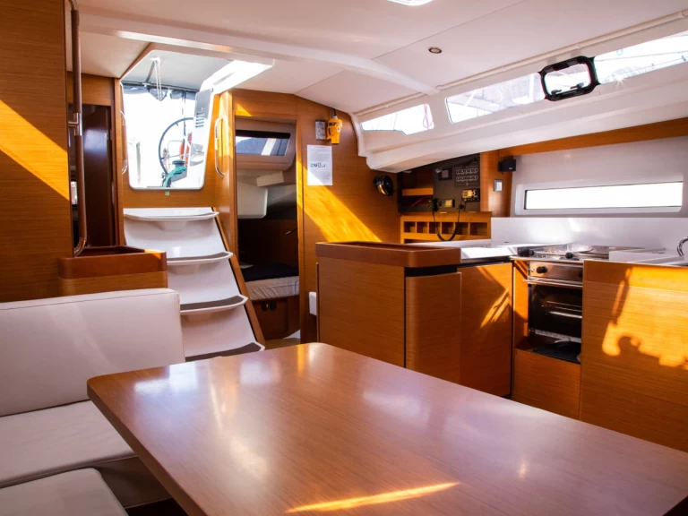 Wynajmij Żaglowiec z lub bez skippera Jeanneau w Nydri