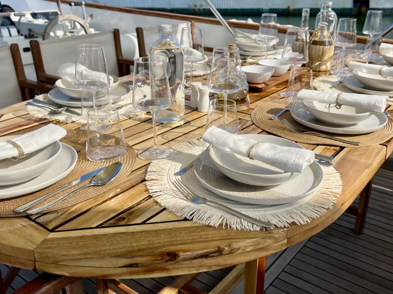 Wynajem łodzi Catania tanio Akhir 20