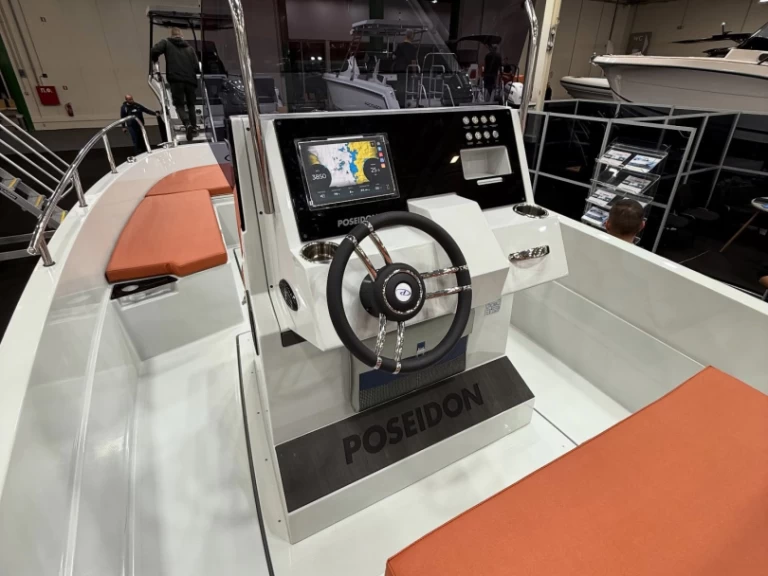 Wynajmij Motorówka z lub bez skippera Poseidon w Trogir