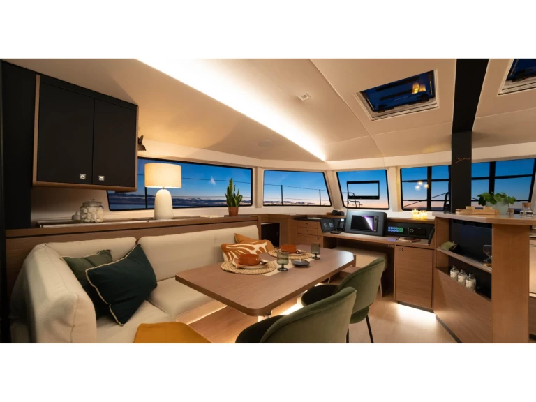 Wynajem Katamaran Nautitech z patentem 