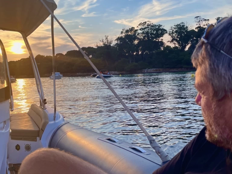 Motorówka do wynajmu w Antibes w najlepszej cenie