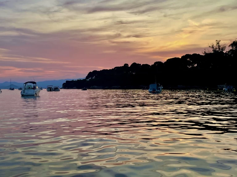 Wynajem łodzi Antibes tanio CAP CAMARAT