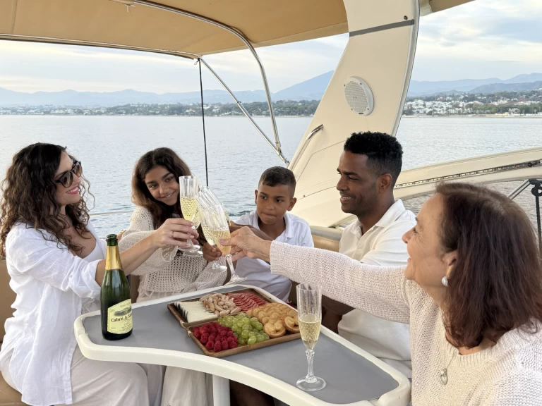 Princess Princess 42 między profesjonalistami a osobami prywatnymi w Marbella