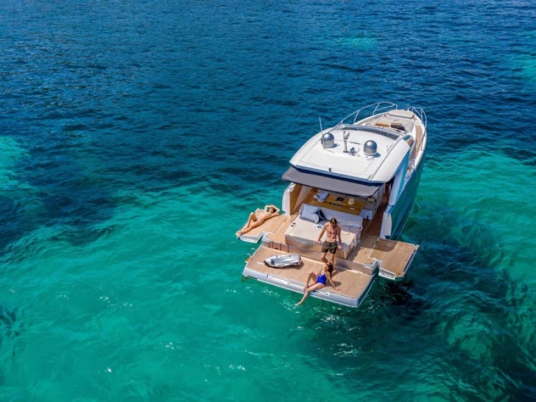 Wynajem Motorówka Jeanneau z patentem 