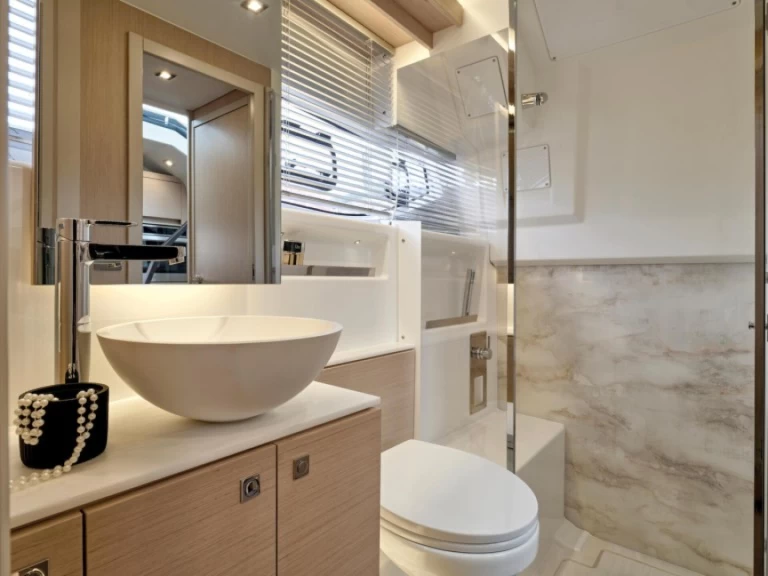 Motorówka do wynajmu w Marina de Portimão w najlepszej cenie