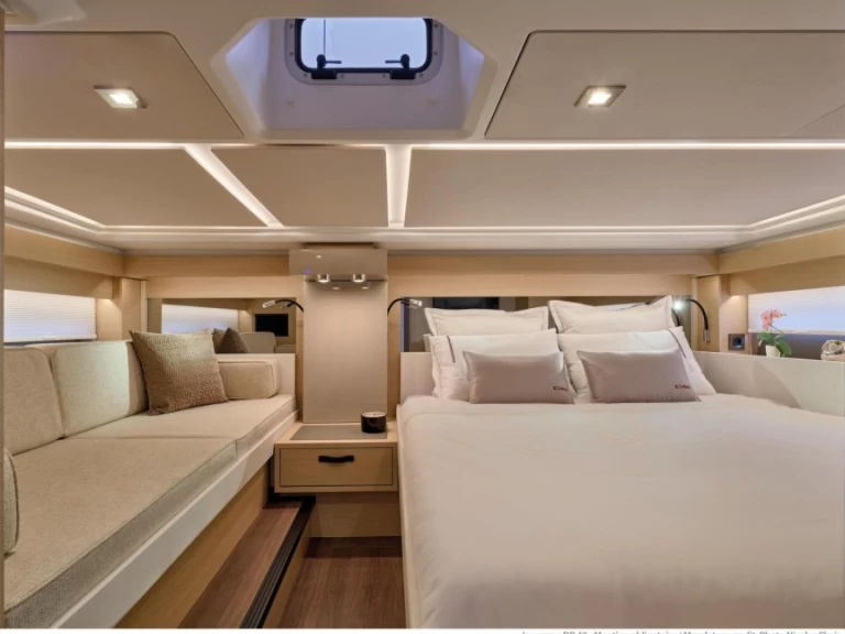 Jeanneau DB/43 między profesjonalistami a osobami prywatnymi w Marina de Portimão