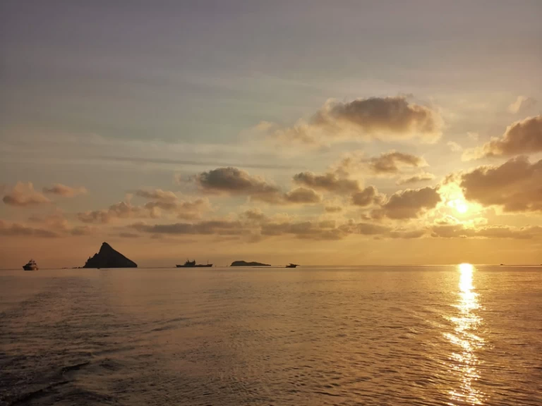 Wynajem Żaglowiec Jeanneau z patentem 