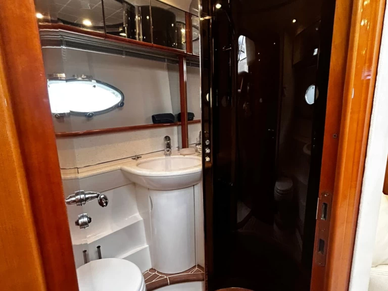 Princess Princess V65 między profesjonalistami a osobami prywatnymi w Marina de Dénia