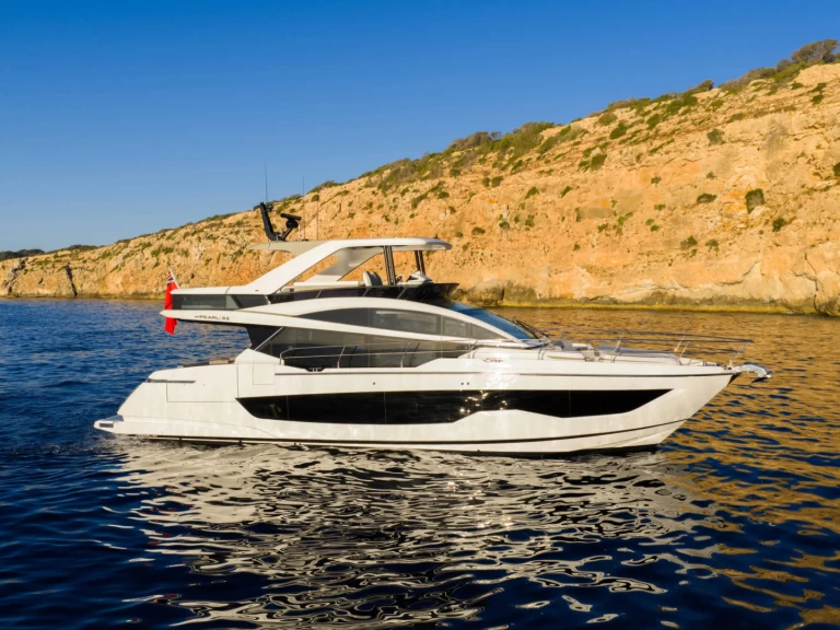 Pearl Yachts Pearl 63 między profesjonalistami a osobami prywatnymi w Saint-Jean-Cap-Ferrat