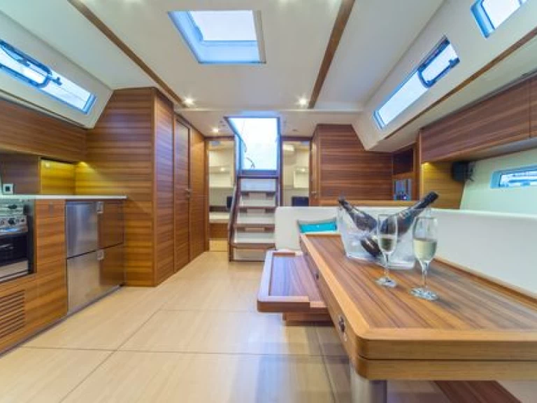 More Boats More 55 między profesjonalistami a osobami prywatnymi w Trogir