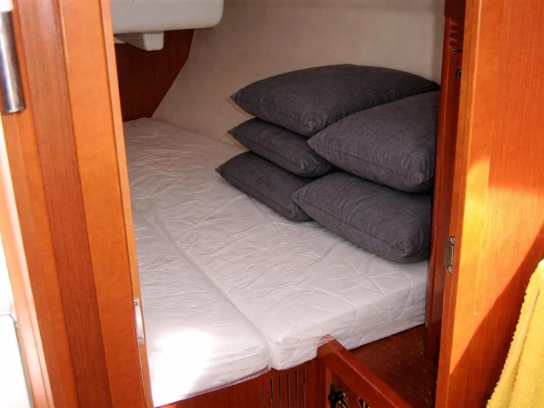 Wynajem Żaglowiec Bénéteau z patentem 