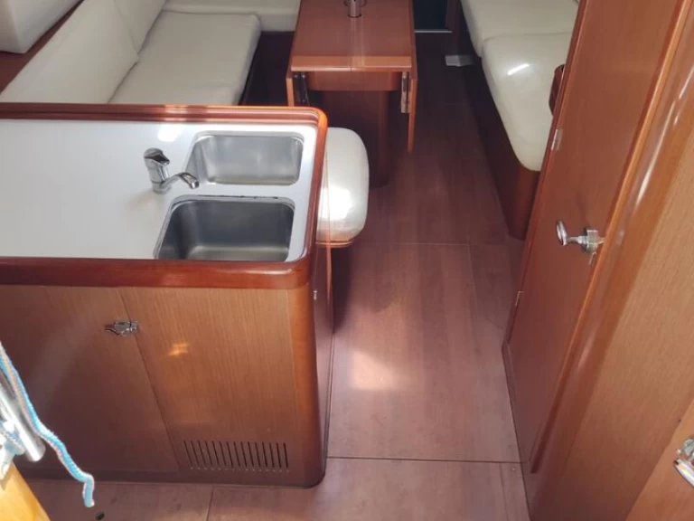 Żaglowiec do wynajmu w Nea Peramos w najlepszej cenie