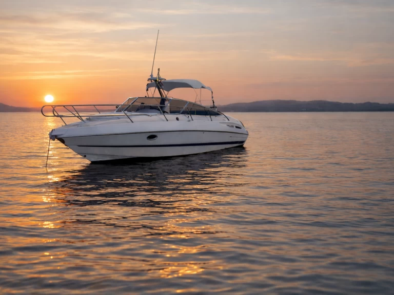 Cranchi Cranchi 28 CSL między profesjonalistami a osobami prywatnymi w La Maddalena