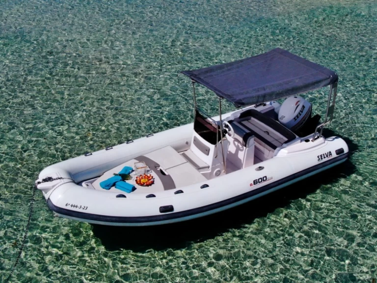 Łódż półsztywna do wynajmu w Gapeau w najlepszej cenie