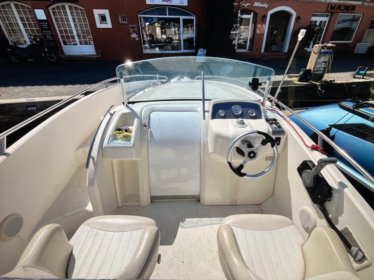 Wynajmij Rio Rio 650 Day Cruiser w Nicea