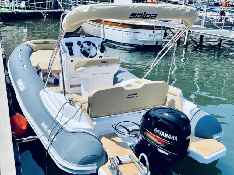 Salpa Salpa Soleil 18 między profesjonalistami a osobami prywatnymi w Sorrento