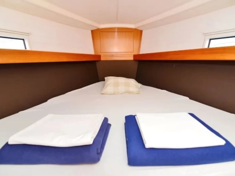 Wynajmij Bavaria Bavaria Cruiser 37 B w Betina