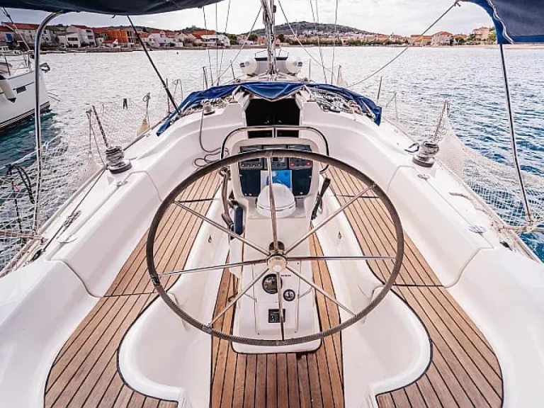 Wynajem Żaglowiec Bavaria z patentem 