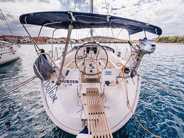 Bavaria Cruiser 36 między profesjonalistami a osobami prywatnymi w Betina