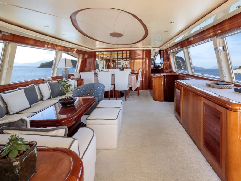 Luksusowy jacht do wynajmu w Elliniko w najlepszej cenie