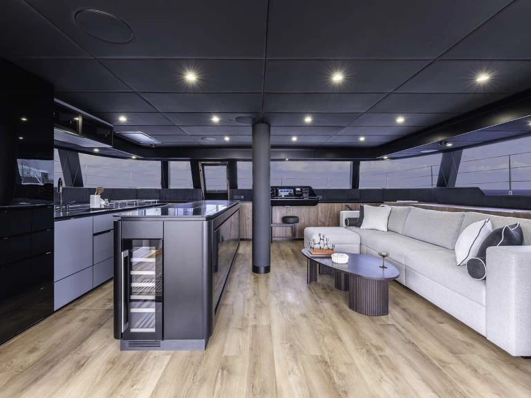 Sunreef OYA między profesjonalistami a osobami prywatnymi w Olbia