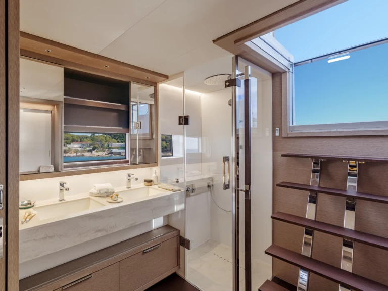 Wynajmij Katamaran z lub bez skippera Lagoon w Olbia