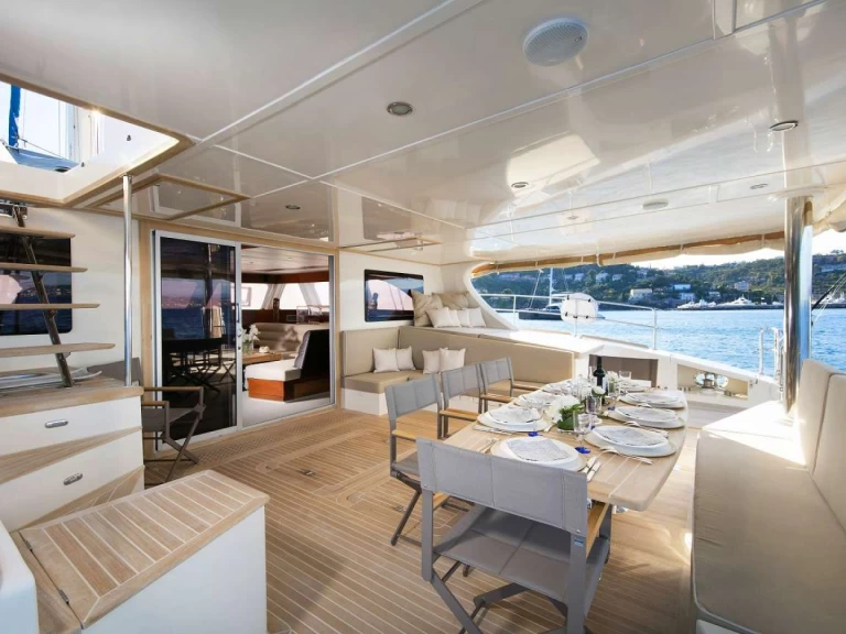 Sunreef Free Spirit między profesjonalistami a osobami prywatnymi w Korsyka