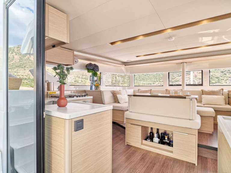 Luksusowy jacht do wynajmu w Ateny w najlepszej cenie