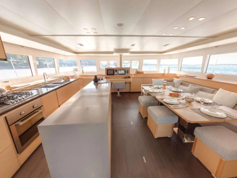 Wynajmij Luksusowy jacht z lub bez skippera Lagoon w Alimos