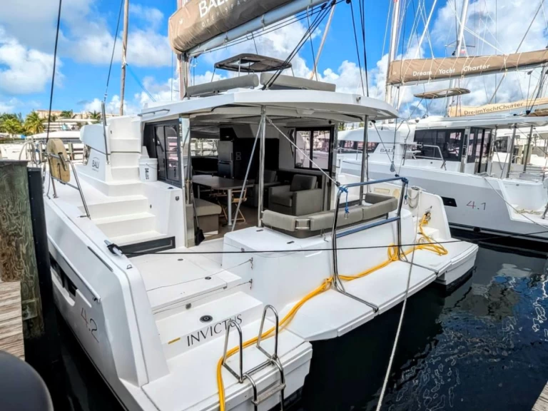 Wynajmij Bali Bali 4.2 w Nassau