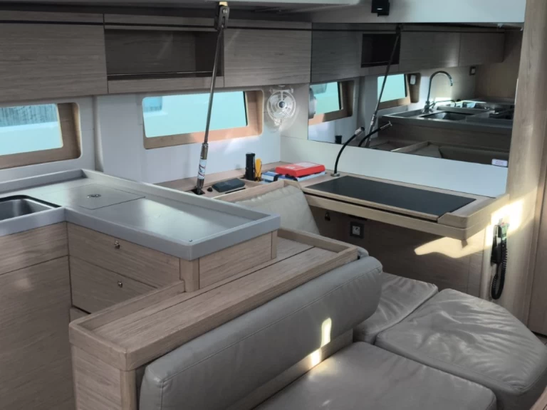 Wynajem Żaglowiec Bénéteau z patentem 