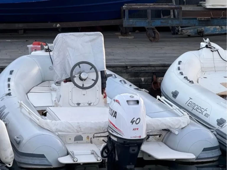 Wynajem Łódż półsztywna Bwa z patentem 