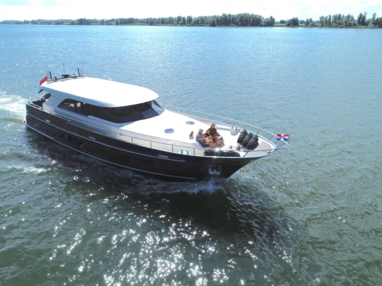 Continental 2200 między profesjonalistami a osobami prywatnymi w Limassol