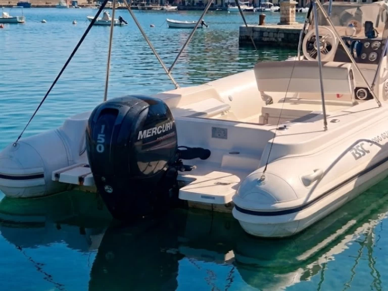 Wynajmij Łódż półsztywna z lub bez skippera Bsc w Włochy