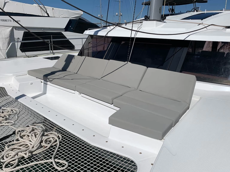 Wynajem Katamaran Fountaine Pajot z patentem 
