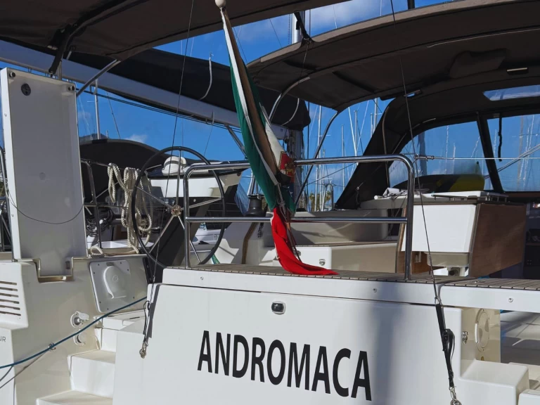 Dufour Dufour 470 między profesjonalistami a osobami prywatnymi w Cagliari