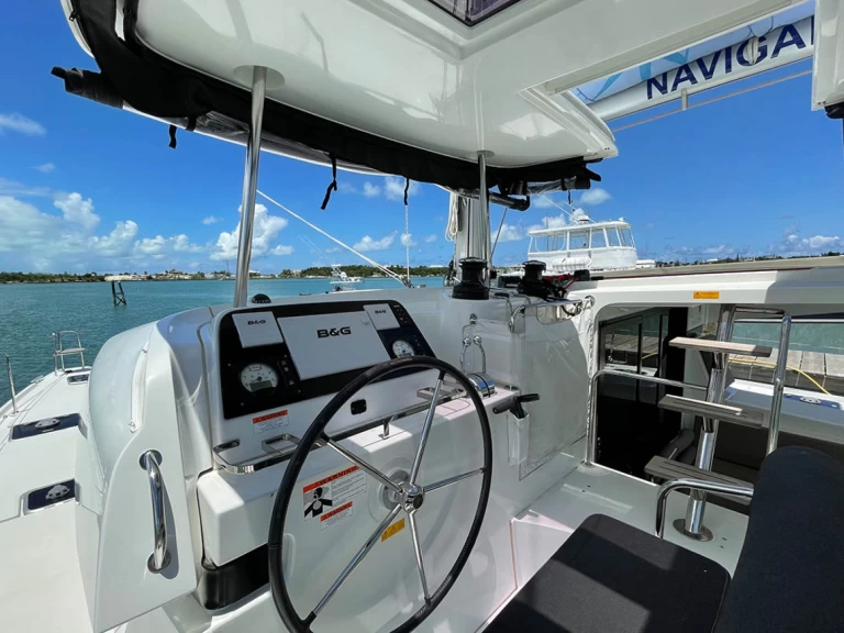 Wynajmij Lagoon Lagoon 42 w Alimos