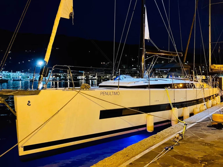 Wynajem łodzi Alimos tanio Oceanis Yacht 62