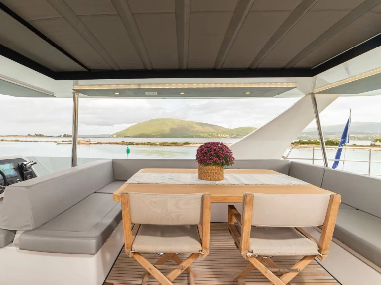 Motorówka do wynajmu w Alimos w najlepszej cenie