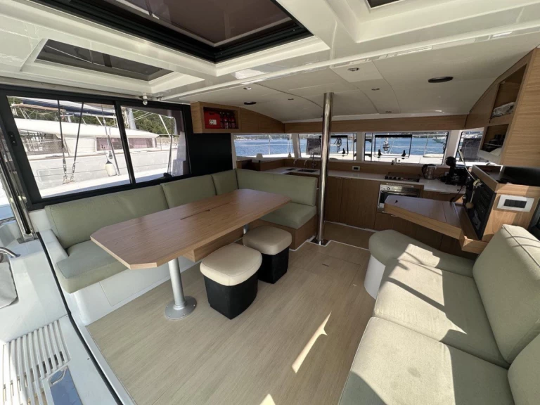 Katamaran do wynajmu w Ðuraševići w najlepszej cenie