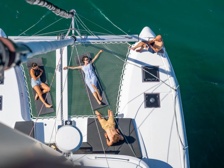 Lagoon Lagoon 43 między profesjonalistami a osobami prywatnymi w Benítses