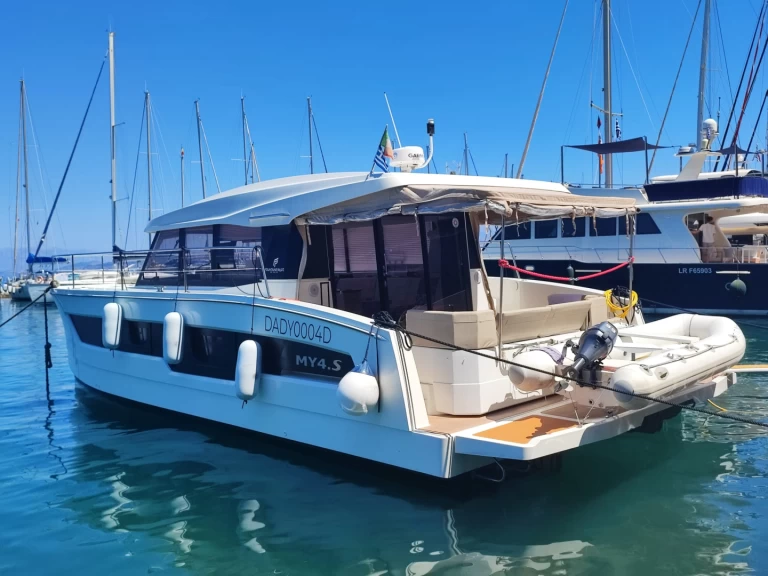 Fountaine Pajot Fountaine Pajot MY4.S między profesjonalistami a osobami prywatnymi w Taranto