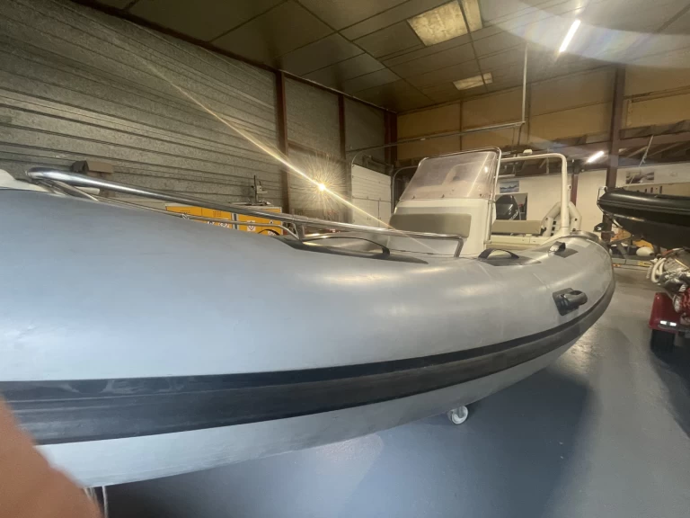 Wynajmij Łódż półsztywna z lub bez skippera Brig w Baden