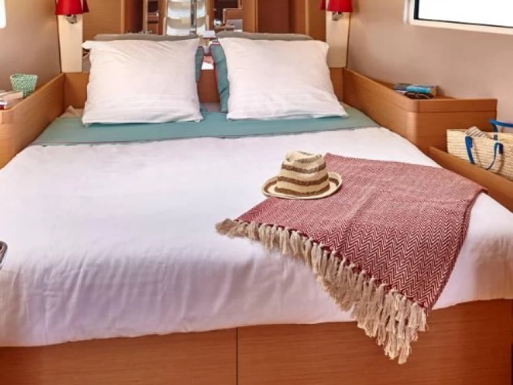 Wynajem Żaglowiec Jeanneau z patentem 