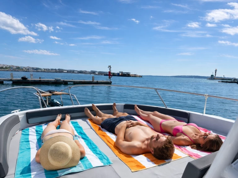 Wynajem łodzi Cannes tanio Cap Camarat 9.0 CC