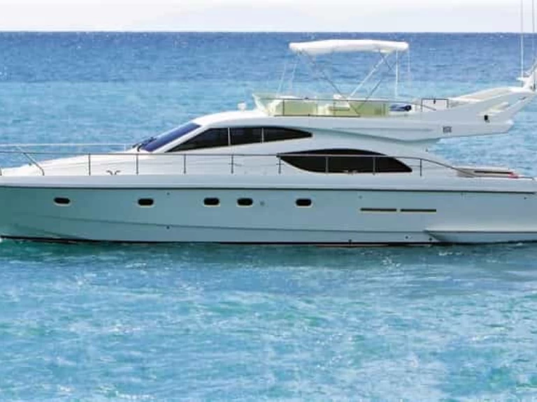 Wynajmij Ferretti 53 FlyBridge  w Toúrlos