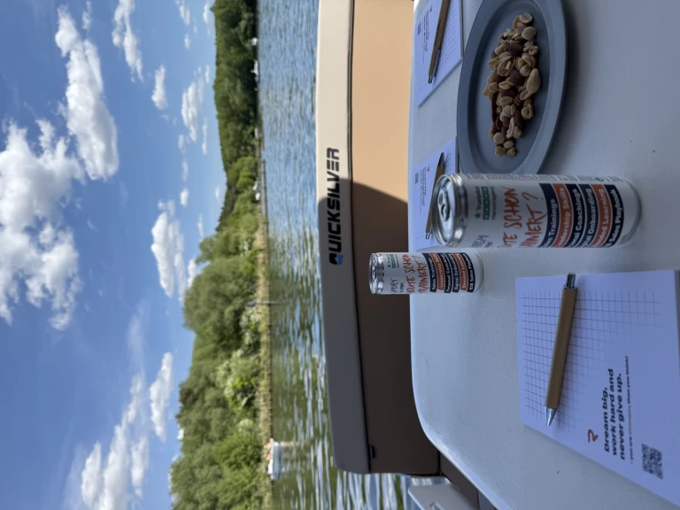 Quicksilver 905 Weekend między profesjonalistami a osobami prywatnymi w Berlin